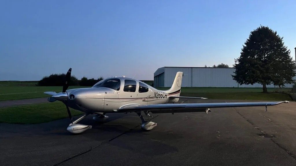 Cirrus SR22T profil avant